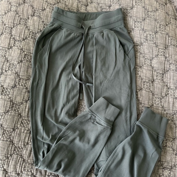 Lululemon Ready to Rulu Jogger - Picture 1 of 4